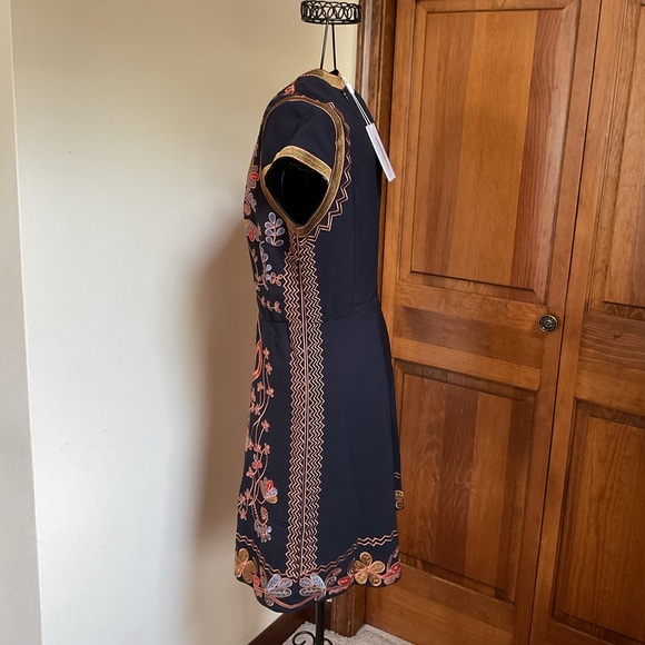 FOXIEDOX HADIYA EMBROIDERED DRESS NWT XS - Picture 4 of 8